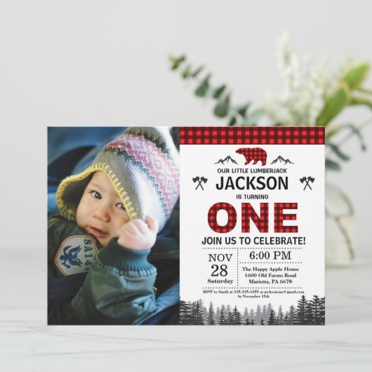 Lumberjack 1e Verjaardag Uitnodiging Beer Woodland (Staand voorkant)