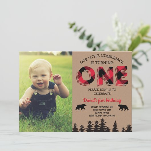 Lumberjack Boy Eerste Verjaardag Rode Flanel Foto Kaart (Staand voorkant)