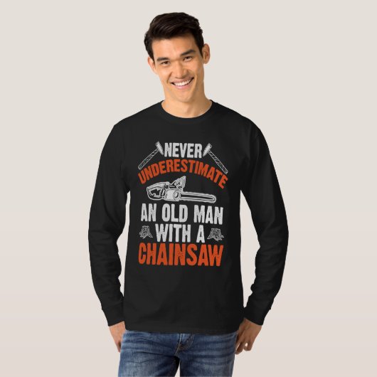 Lumberjack Never Underestimate An Old Man Chainsaw T-shirt (Voorkant volledig)