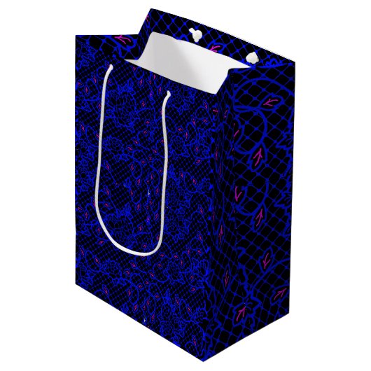 Luminous Blue net met bloemen 02b Black BG Medium Cadeauzakje (Voorkant Gekanteld)