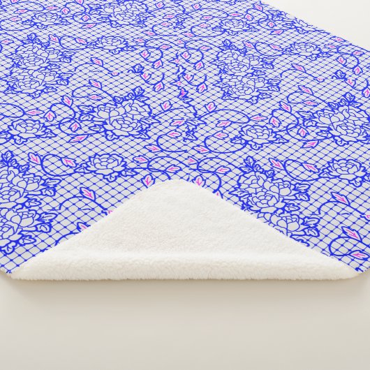 Luminous Blue net met bloemen 02b Offwhite BG Sherpa Deken (3/4)
