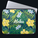 Luna Hibiscus Garden Hawaiian - Geel en marine Laptop Sleeve<br><div class="desc">Geel, Evergreen, Limoen, Blauw en Navy Colorway. Hibiscus en plumeria bloemen dansen op een achtergrond van monstera en palmbladeren. Deze bloemen worden vaak gebruikt in kleding voor aloha shirt en muu muus het creëren van een ontwerp dat doet denken aan de Hawaiiaanse prints van de jaren 50 en 60. Pas...</div>