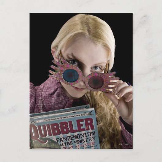 Luna Lovegood gluurt over bril Briefkaart (Voorkant)