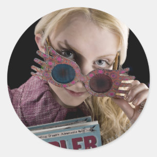 Luna Lovegood gluurt over bril Ronde Sticker
