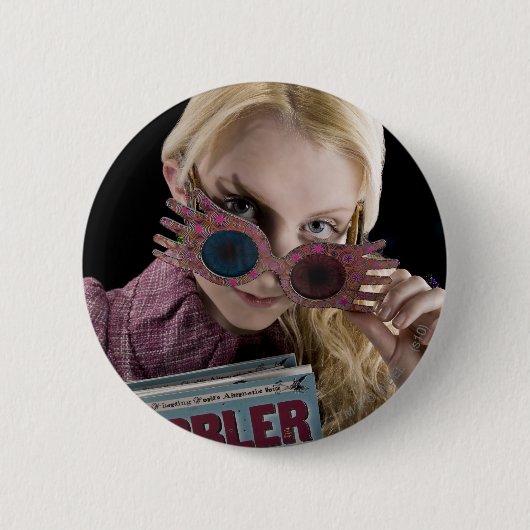 Luna Lovegood Kijkt Over Bril Ronde Button 5,7 Cm (Voorkant)