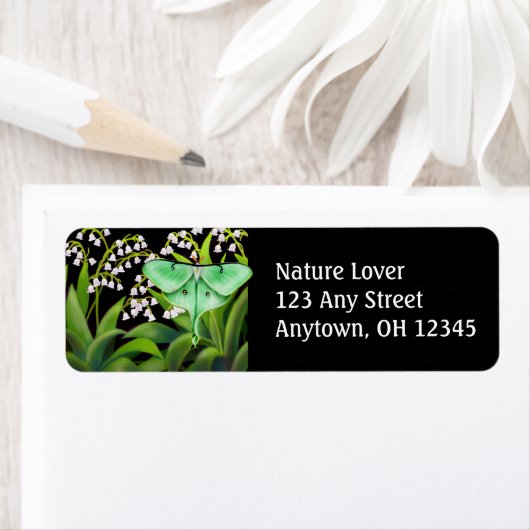 Luna Moth in Lily van de Vallei Bloemen Label (Insitu)