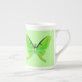Luna moth op een bleke groene achtergrond porselein kop (Rechts)