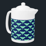 Luna Moth Theepot<br><div class="desc">Dit op natuur geïnspireerde ontwerp bestaat uit mint-gekleurde Luna moth silhouettes boven een blauwe achtergrond.</div>