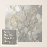 Lunaria Silver Dollar Sjaal<br><div class="desc">Deze hoofddoek is subtiel en delicaat wit op witte vrouwelijke bloemetjes met takken van Lunaria, ook wel bekend als Silver Dollar, Money Plant of Honesty. Hoe dan ook, deze natuurlijk mooie witte hoofddoek met zachte grijs, crème en grijs zal worden geserveerd. De ondergeciteerde initialen kunnen gepersonaliseerd worden. Dit afbeelding is...</div>