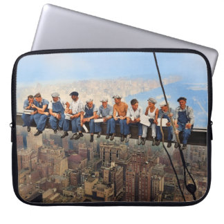 Lunch Atop A Skyscraper 1932 NYC Gerestaureerd Kle Laptop Sleeve