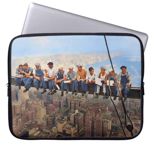 Lunch Atop A Skyscraper 1932 NYC Gerestaureerd Kle Laptop Sleeve (Voorkant)