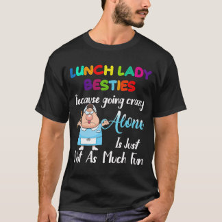 Lunch Lady Besties omdat ze alleen gek wordt T-shirt