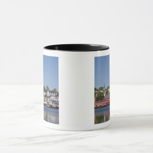 Lunenberg, Nova Scotia, Canada. 4 Mok (Midden)