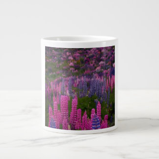 Lupine Bloemenveld Natuur Esthetische Print op Dem Grote Koffiekop
