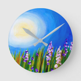 Lupinen in een grijze weide ronde klok