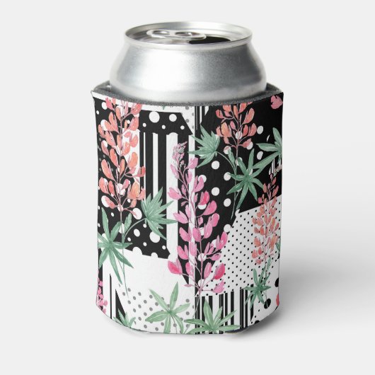 Lupines op een lappendeken zwarte en witte achterg blikjeskoeler (Blikje Achterkant)