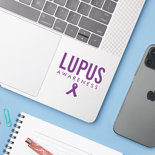 Lupus Awareness Lint Paarse Sticker (Laptop met iPhone)