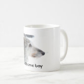 Lurcher-hond in sneeuw, knul koffiemok (Voorkant rechts)