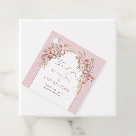 Lush boeket blush pioenrozen bloemenboog pampa's bedankjes labels (In situ)