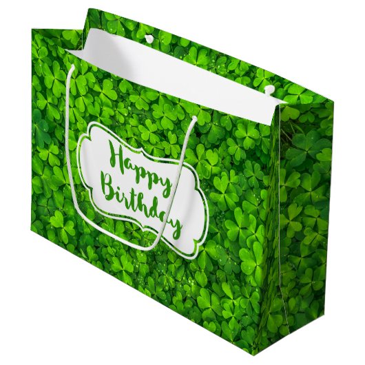Lush Green Clovers met Water Drops Birthday Large Cadeautasje (Voorkant Gekanteld)