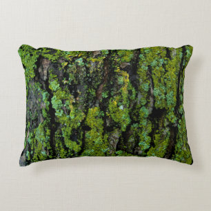Lush, green, en mossy boomstam accent kussen