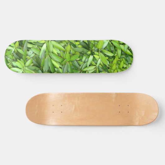 Lush Green Leaves Pattern – Natuur Botanisch Persoonlijk Skateboard (Horizontaal)