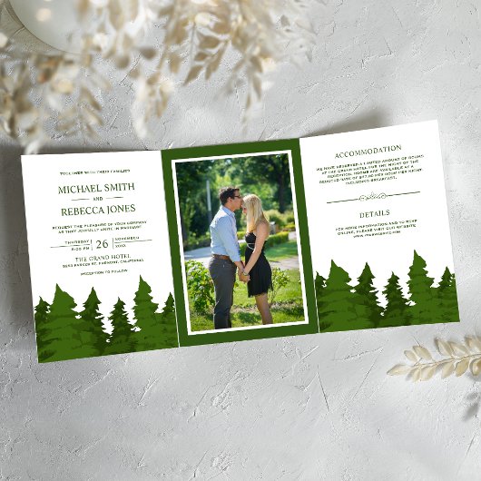 Lush Greenery Pine Trees Foto Forest Wedding Drieluik Uitnodiging