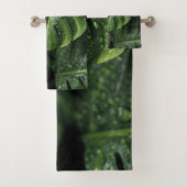 Lush Monstera Leaves with Morning Dew Drops Bad Handdoek (Insitu)