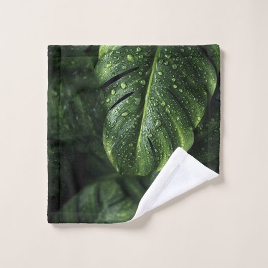 Lush Monstera Leaves with Morning Dew Drops Bad Handdoek (Wasdoekje)