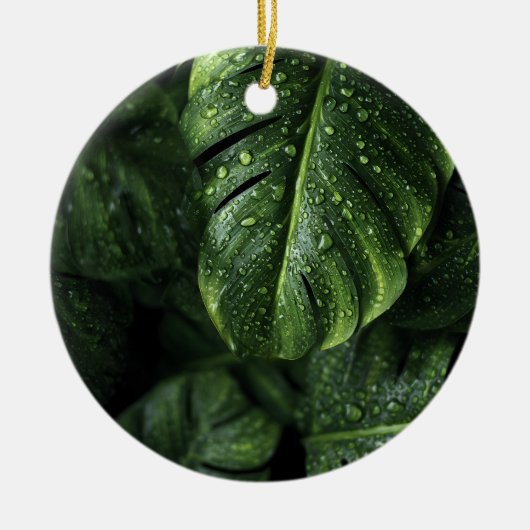 Lush Monstera Leaves with Morning Dew Drops Keramisch Ornament (Voorkant)