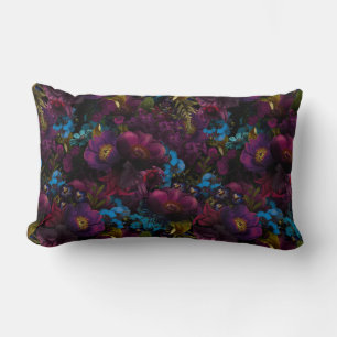 Lush paarse antiek bloemen op zwarte blauw kussen