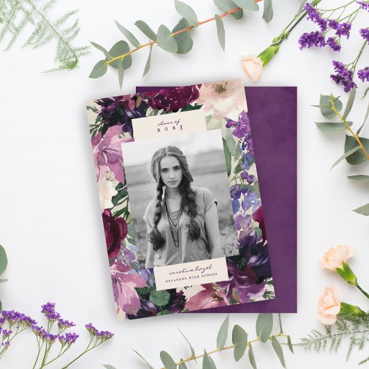Lush Purple Flowers | Romantisch Afstuderen Foto: Aankondiging