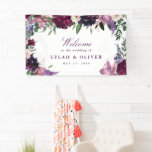 Lush Purple Flowers | Welkom Romantic Wedding Spandoek<br><div class="desc">Waterverf bloemen in de schaduw van rijke bogundy,  zachte lila,  diepe aubergine-paarse en roze orchidee-paren met moderne groene botanica zoals ferns en eucalyptus in deze romantische,  elegante trouwwelkomstborden.</div>