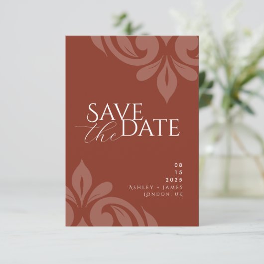 Lush Sienna Classic Script Damask Fotobruiloft Save The Date (Staand voorkant)