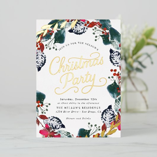 Lush Snow Christmas Wreath-script Folie Uitnodiging (Staand Voorkant)