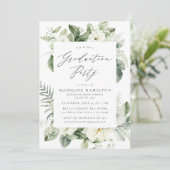 Lush White Flowers en Greenery Graduation Party Kaart (Staand voorkant)