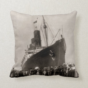 Lusitania arriveert  New York City 1907 Kussen