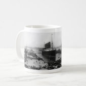 Lusitania Arrives Mok (Voorkant links)