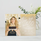Lux Gold Glitter 50ste verjaardagsuitnodiging met Kaart (Staand voorkant)