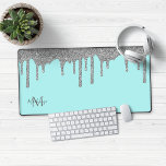 Luxe Blauwgroen Silver Sparkle Glitter Drips Monog Bureaumat<br><div class="desc">Luxe Blauwgroen en Silver Sparkle Glitter Drips Monogram Muismat Desk Mat met onze trendy faux glitter druppelt in zilver op een chique blauwgroen turquoise achtergrond. Neem contact met ons op via cedarandstring@gmail.com als u hulp nodig hebt bij het ontwerp of de bijbehorende producten.</div>