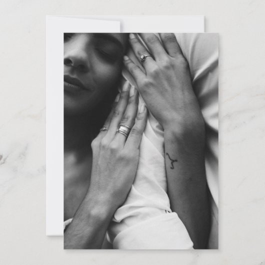 Luxe bloemenzwart, wit en rood bruiloft kaart (Achterkant)