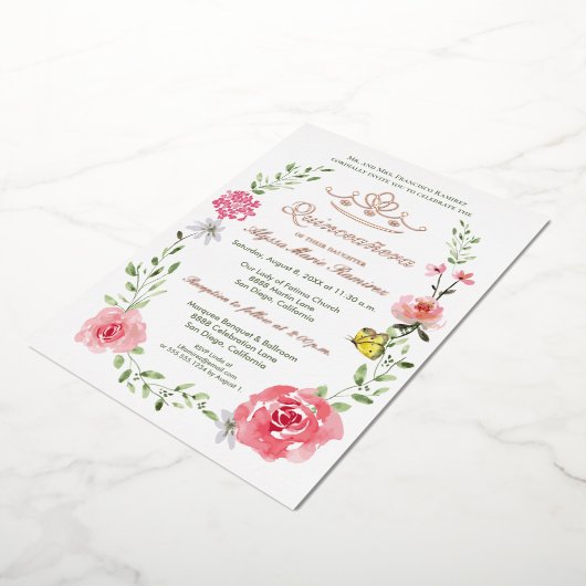 Luxe bloemroze vlinders Tiara Quinceañera Folie Uitnodiging (Gedraaid)