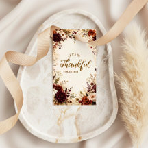 Luxe bordeauxrode bloemendiner voor Thanksgiving
