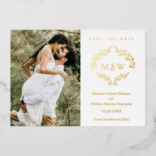 Luxe bruiloft crest monogram krans aangepaste foto folie uitnodiging (Voorkant)