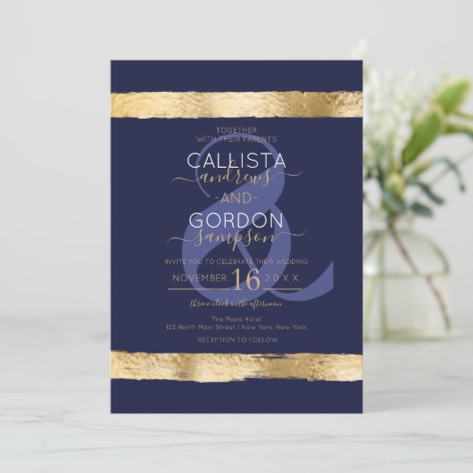Luxe Chic Navy Gold Brushstroke Border Wedding Kaart (Staand voorkant)