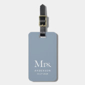 Luxe Elegance | Dusty Blue Mrs en trouwdatum Bagagelabel (Voorkant verticaal)