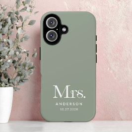 Luxe Elegance | Sage Green Mrs. en trouwdatum iPhone 16 Hoesje