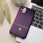 Luxe elegant goud glitter paars monogrammen Case-Mate iPhone case<br><div class="desc">Klanten die uitsluitend op kantoor of persoonlijke monogrammen lijken en voorzien zijn van een faux koper metallisch goudplein met uw monogram naam initialen en een mousserende streep boven een stijlvolle paarse indigo van lederen achtergrond. Geschikt voor kleine ondernemingen, collectieve of onafhankelijke bedrijfsberoeps, persoonlijke het brandmerken of stylist specialisten, make-upkunstenaars of...</div>
