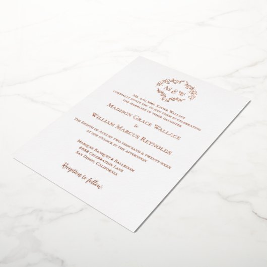 Luxe Elegant Krans Monogram Roos Gouden Bruiloft Folie Uitnodiging (Gedraaid)