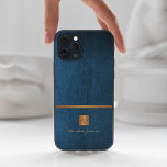 Luxe elegante gouden glitter blauw monogram Case-Mate iPhone case<br><div class="desc">Classy exclusieve uitziende kantoor of persoonlijke monogrammed telefoonhoes met een faux koperen metallic gouden glittervierkant met uw monogram naam initialen en een sprankelende streep over een stijlvolle klassieke blauw faux lederen achtergrond. Geschikt voor kleine bedrijven, zakelijke of onafhankelijke zakelijke professionals, personal branding of stylisten specialisten, make-up kunstenaars of schoonheidssalons, boetiek...</div>